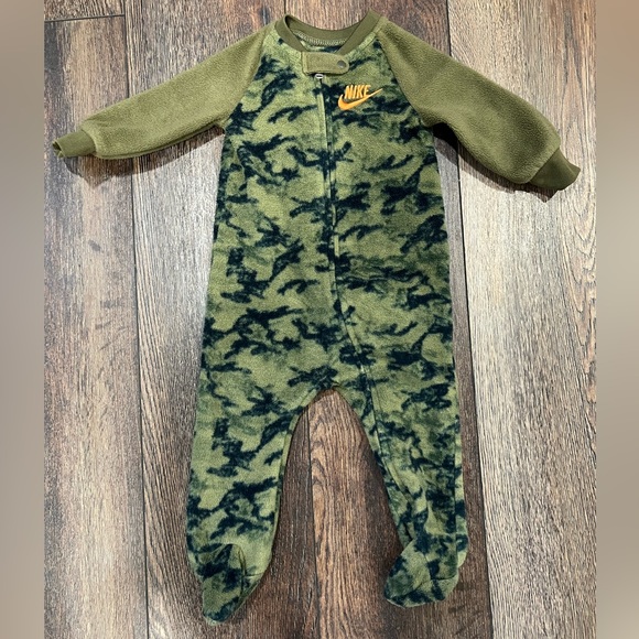 Nike Other - Nike fleece footie pajamas